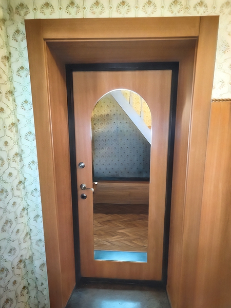 Дверь с зеркалом