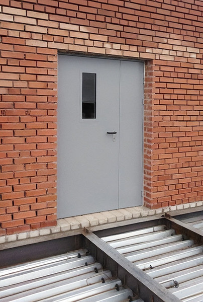 Полуторная дверь с окном