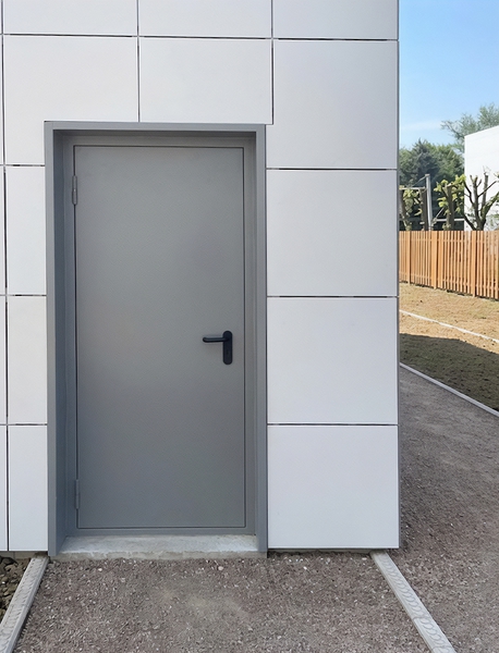 Огнезащитная уличная дверь