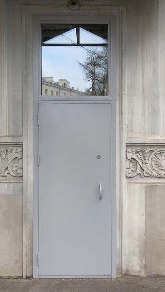 Дверь со стеклом сверху