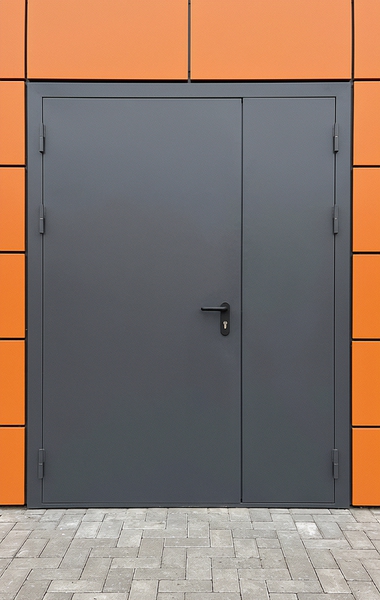 Темно-серая полуторная дврь