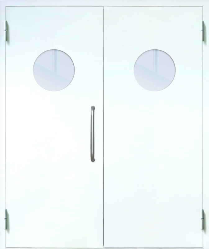 Двупольная техническая дверь с ручкой-скобой и круглыми стеклопакетами, окрас по RAL 9003