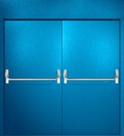 Двупольная противопожарная дверь EI-60 с верхней вставкой и ручками «Антипаника», окрас по RAL 5002