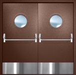 Двупольная противопожарная дверь EI-60 с круглыми стеклопакетами, отбойниками и ручками «Антипаника», окрас по RAL 8016