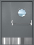 Полуторная противопожарная дверь EI-60 с круглым стеклопакетом, отбойником и ручкой «Антипаника», окрас по RAL 7001