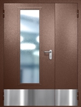 Полуторная противопожарная дверь EIW-60 с максимальным стеклопакетом, отбойником и ручкой «Антипаника», окрас по RAL 8016
